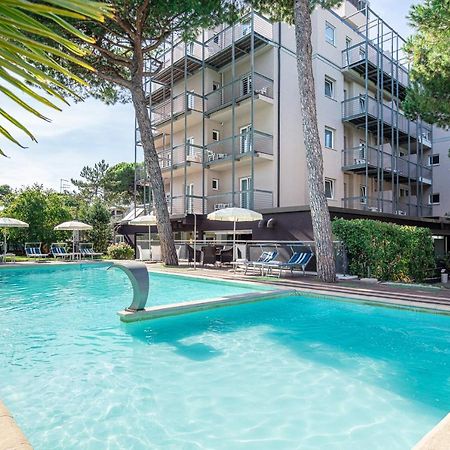 Hotel Martini Lignano Sabbiadoro Ngoại thất bức ảnh