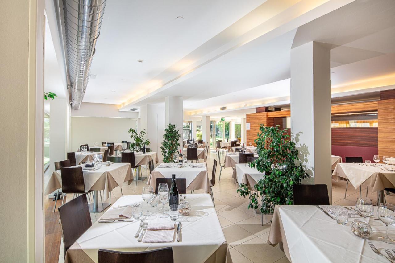 Hotel Martini Lignano Sabbiadoro Ngoại thất bức ảnh