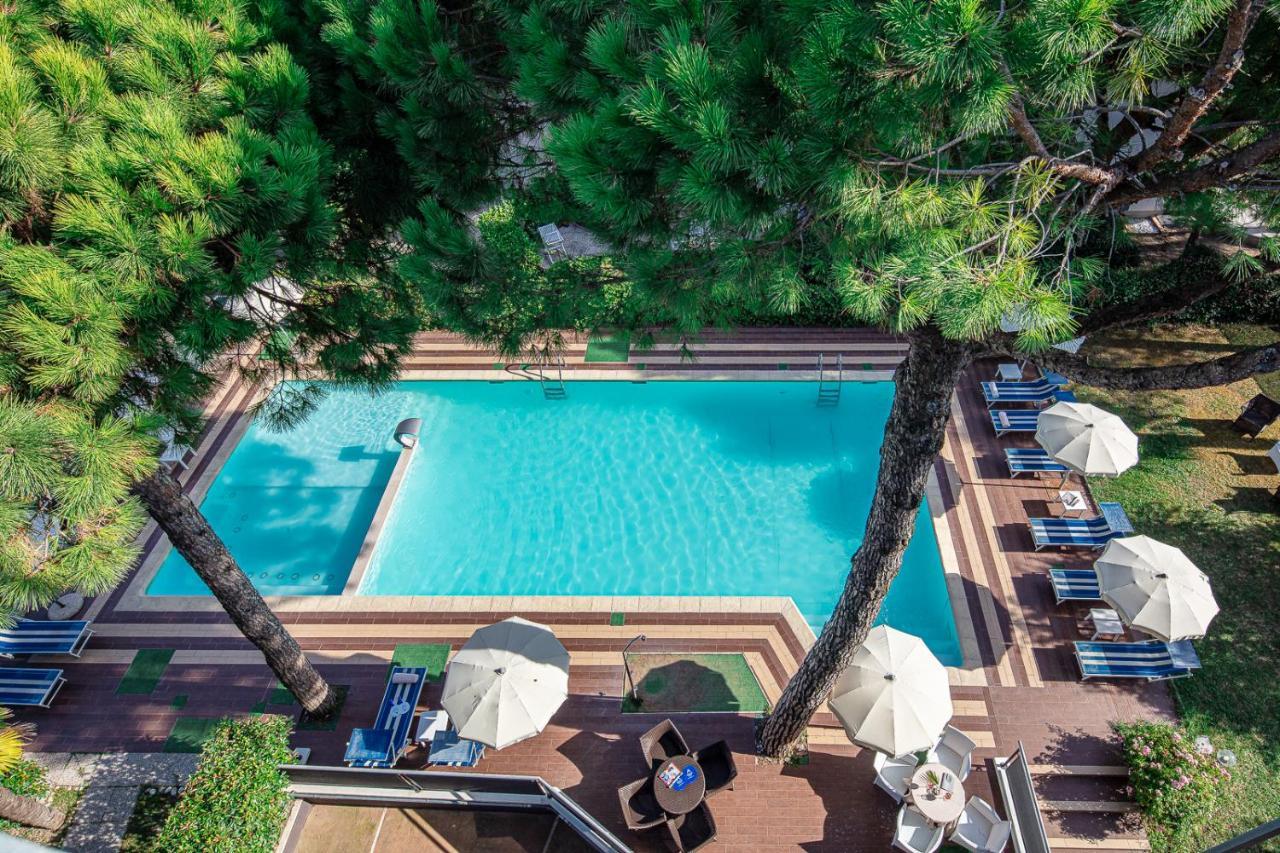 Hotel Martini Lignano Sabbiadoro Ngoại thất bức ảnh