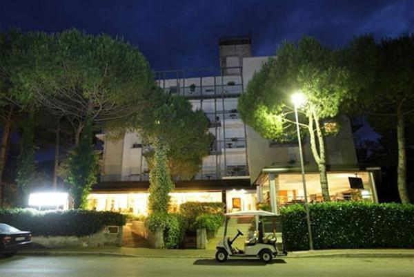 Hotel Martini Lignano Sabbiadoro Ngoại thất bức ảnh